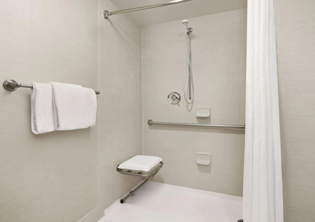 Super 8 by Wyndham Dallas Love Field Airport