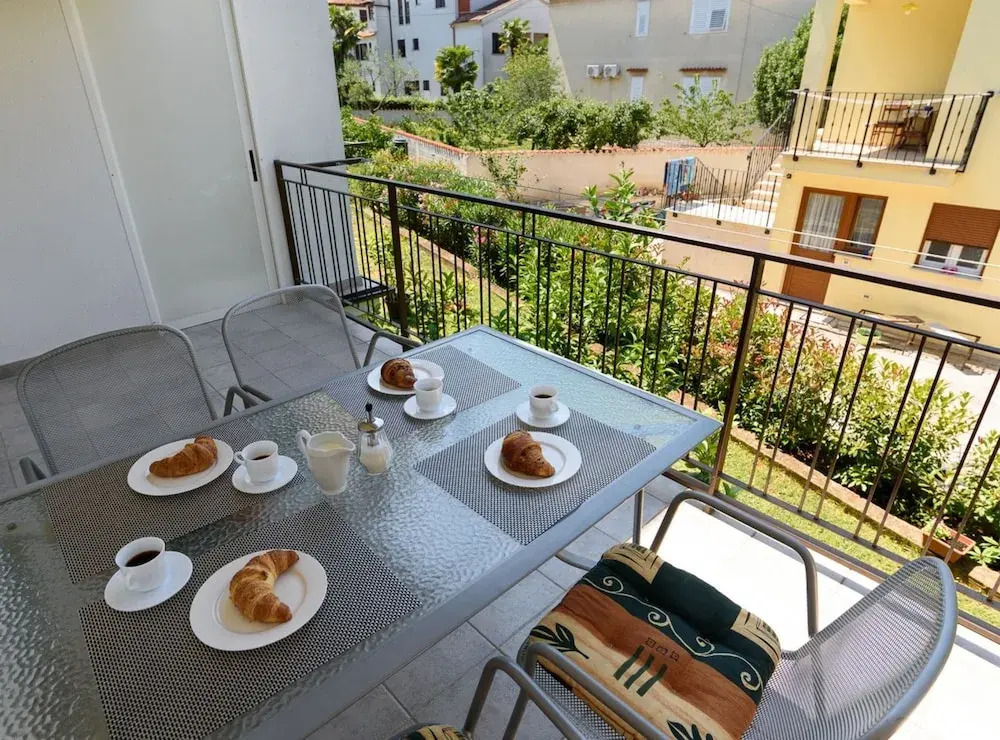 Sunny Street Apartments 2