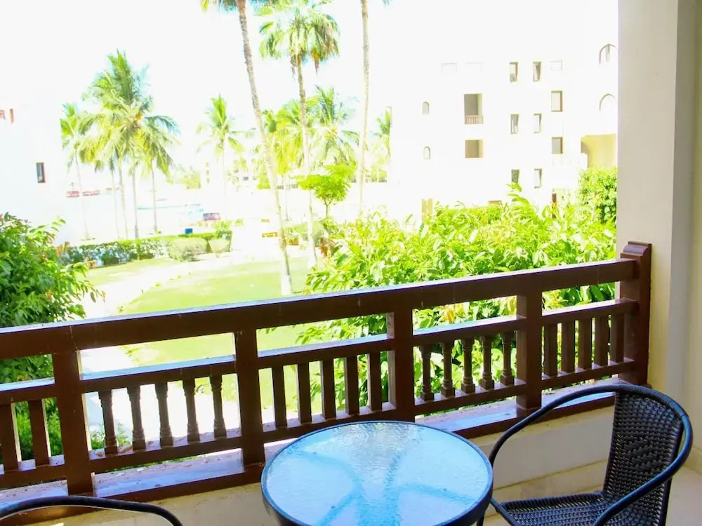 Marina Breeze 2-bedroom Retreat