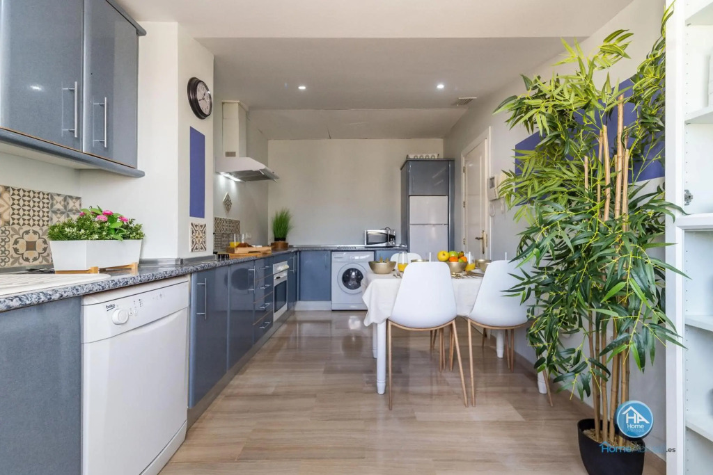 HomeAbroad Apartments - Ático Deluxe Fuengirola with FREE Parking