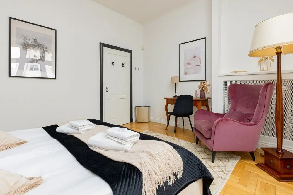 Warsaw Grójecka by Renters Prestige