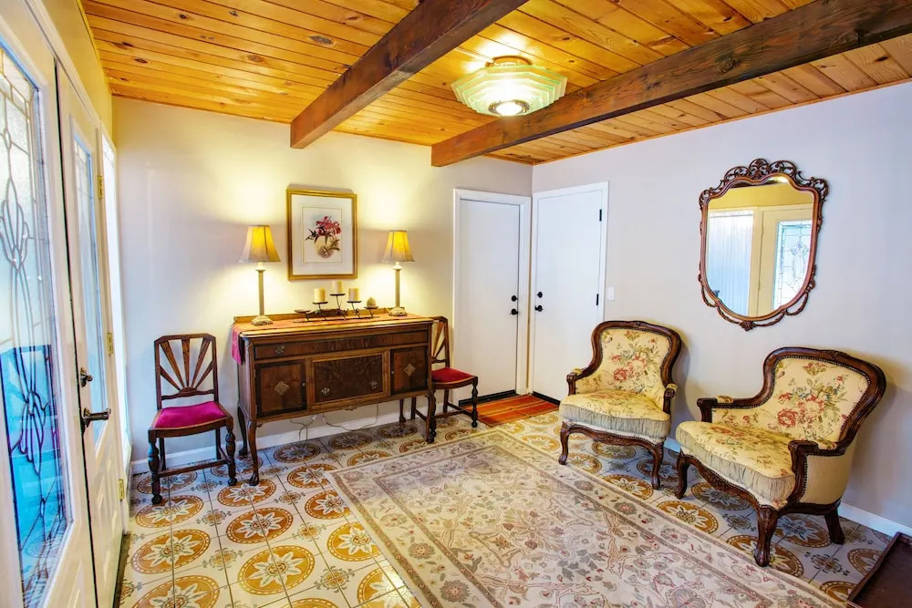 Lloyds Lodge Vacation Rental 4 Bedrooms 2 Bathrooms Home