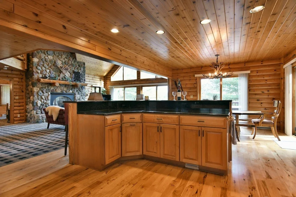 Majestic Moose Lodge 5 Bedroom Home by RedAwning
