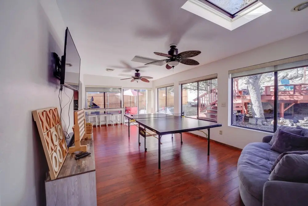 2 Mi to Whiskey Row Tranquil Getaway with Deck