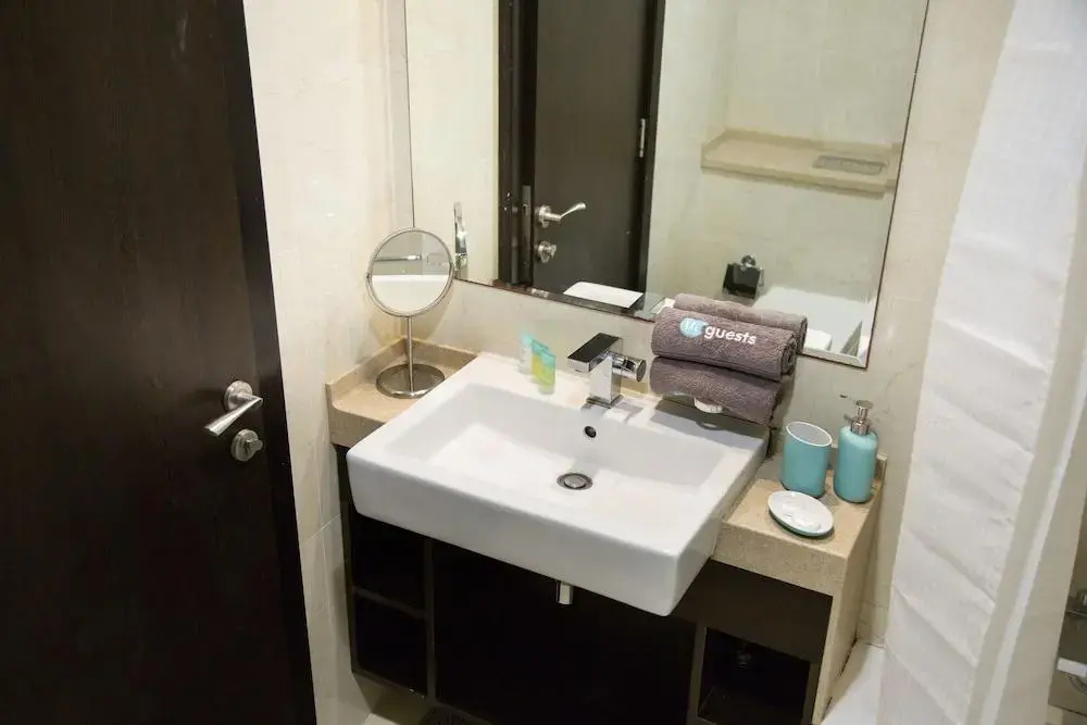 B027 - Spacious 1BR in Botanica Tower