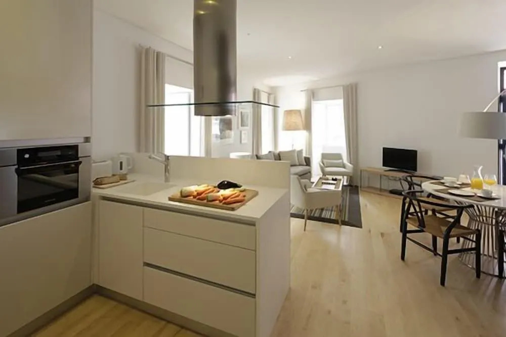 Castelo Apartments by linc