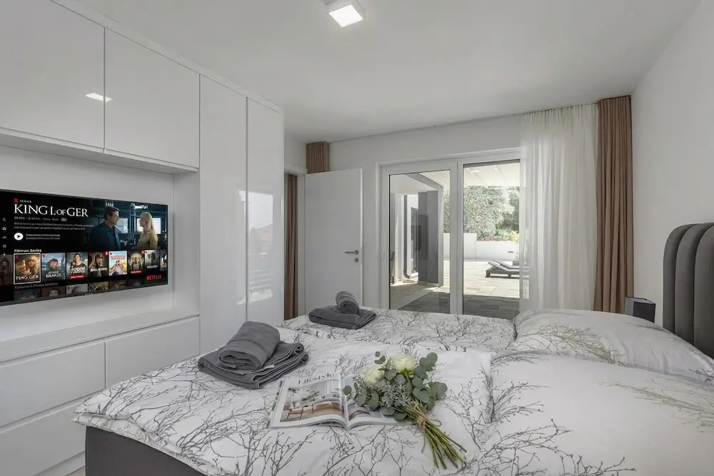 Spacious Pool Apartment Crikvenica