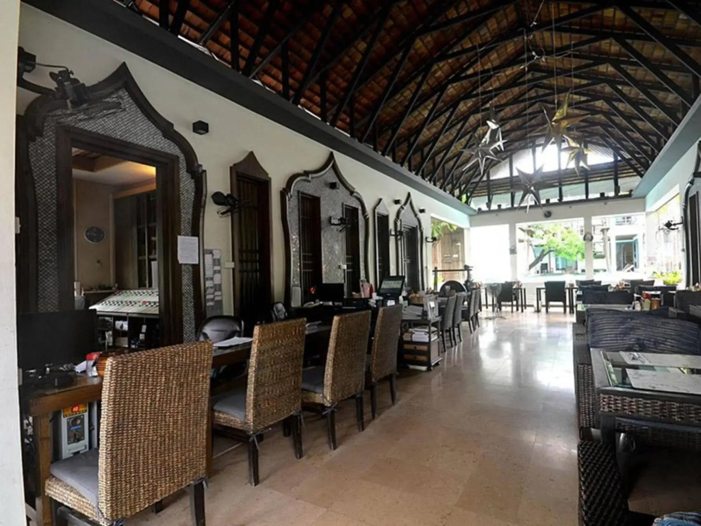Paragon Inn
