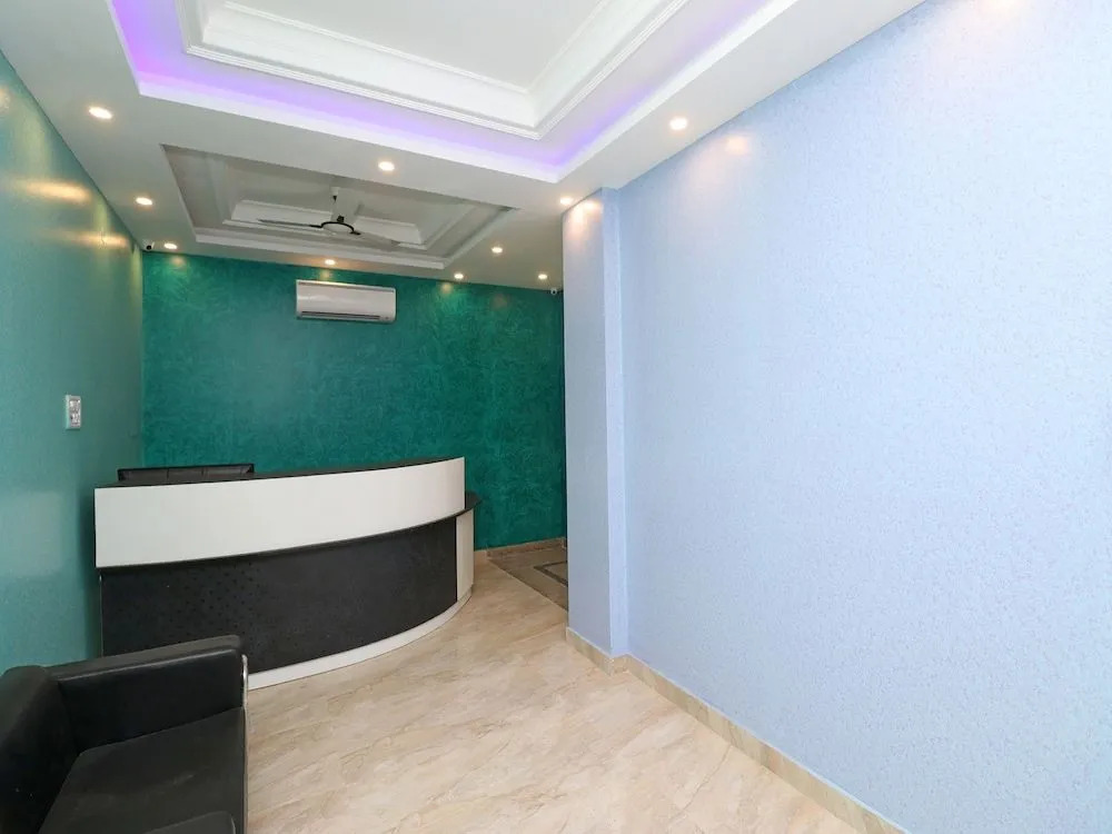 OYO 25130 Hotel Royal Inn