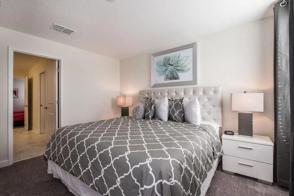 8 Bdrm 5 Bath Villa