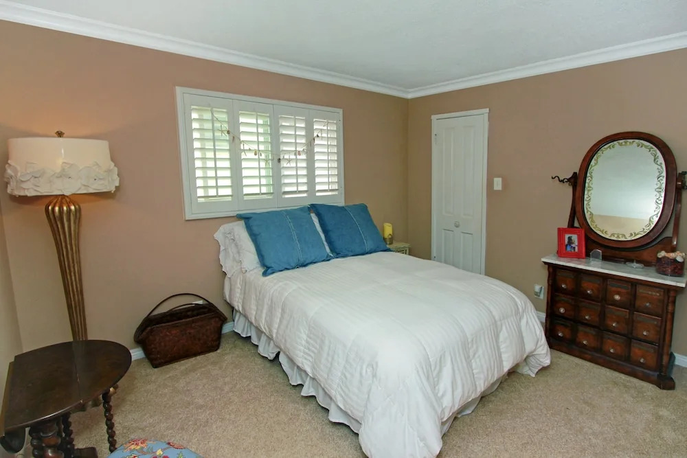 6302 W. Ocean Front (68447)