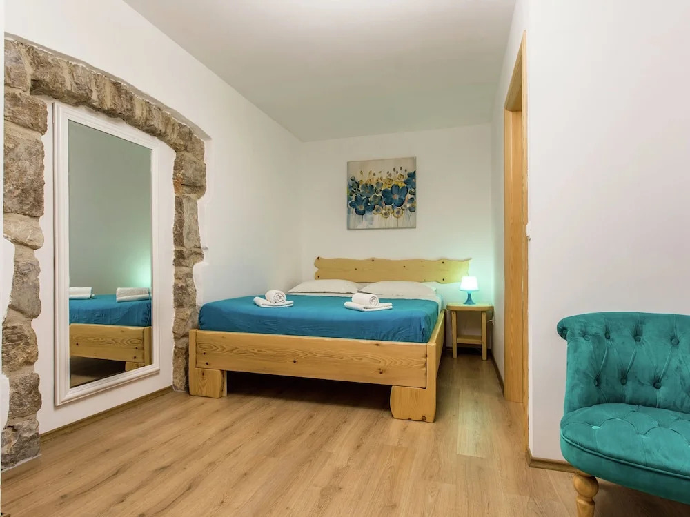 Beautiful, Tasteful Villa in the Village of Milohnici on the Island of Krk, Beach at 3 km