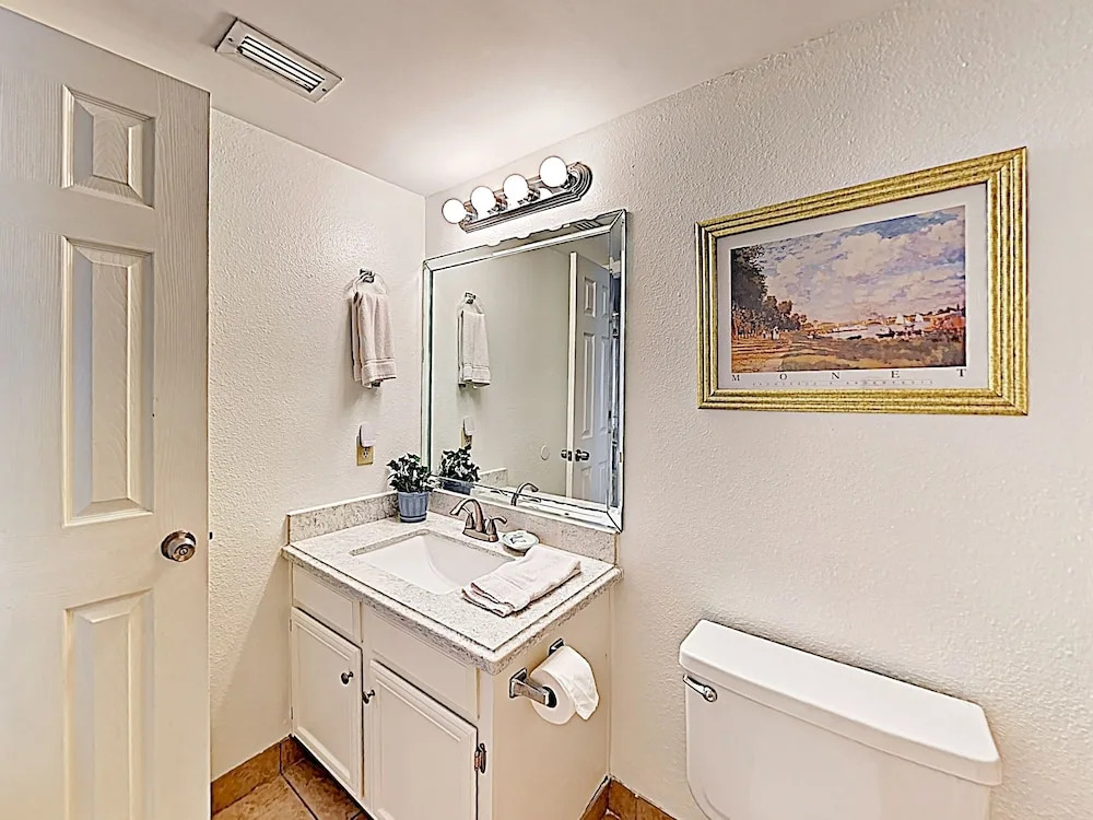 New Listing! Beachfront Bliss W/ Pools & Sauna 3 Bedroom Condo