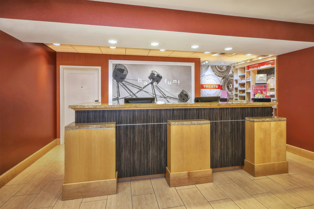 Hampton Inn & Suites Madison - West