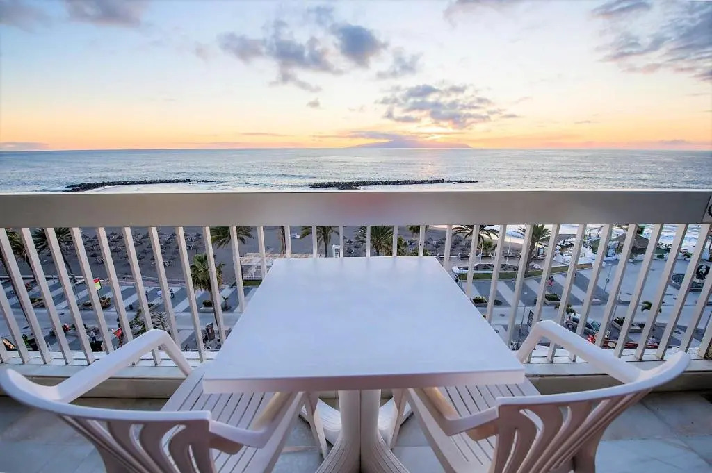 Ona Palm Beach