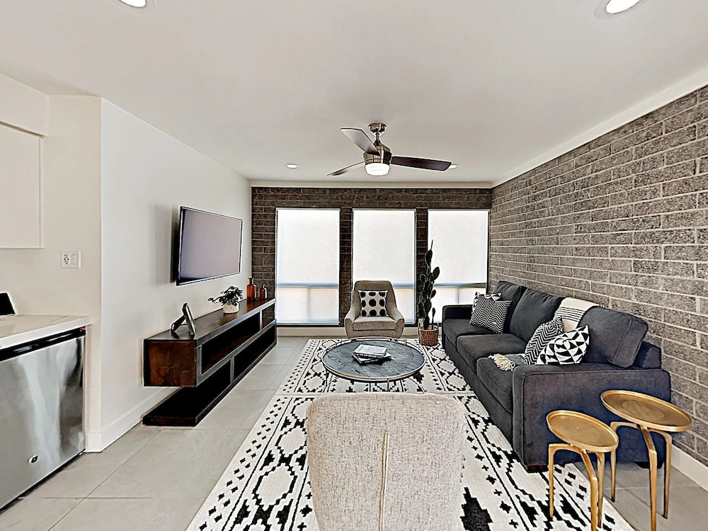 4917 Scottsdale - 2 Br Condo