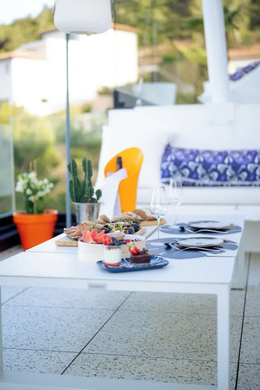 Suite 28