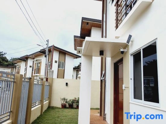 Vacation Home  near Airport and White Sand Beaches