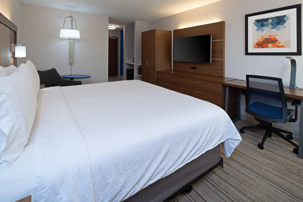 Holiday Inn Express Hotel & Suites SeaTac by IHG