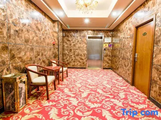 Zhouji Business Hotel (Urumqi Light Industry College)