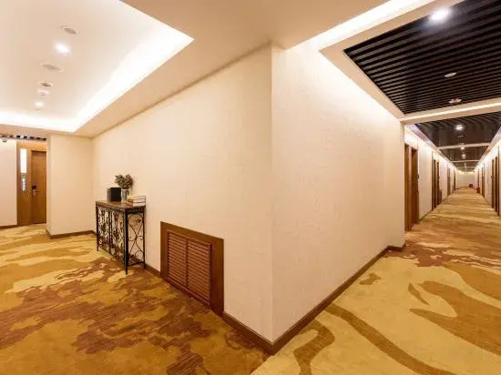 James Joyce Coffetel(Pingyuan Subway Station, Beijing International Trade And Industry University)