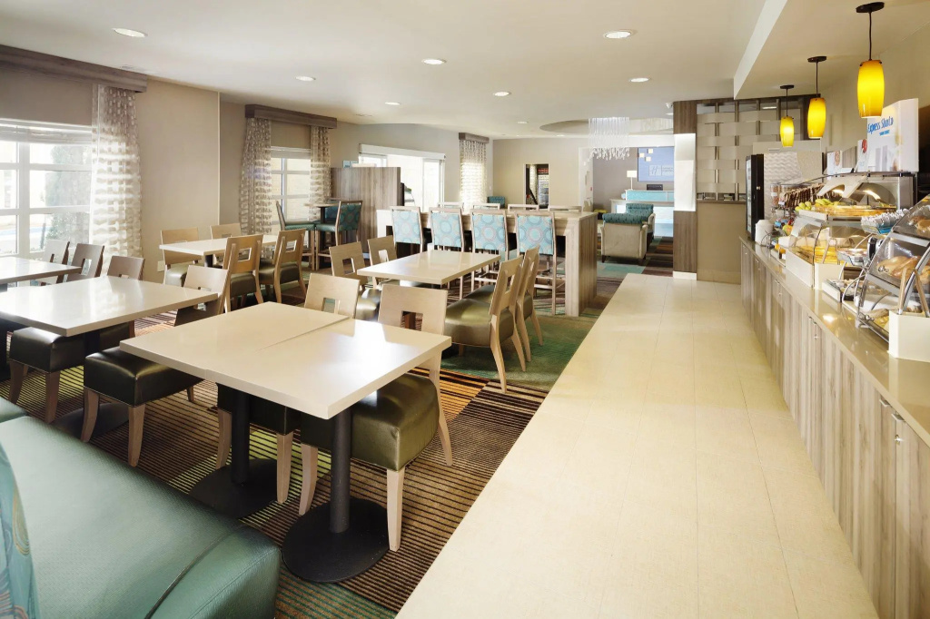 Holiday Inn Express Hotel and Suites DFW-Grapevine by IHG