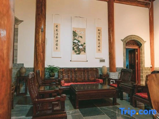 Xiheyuan Homestay (Jianshui Ancient City Small Train Store)