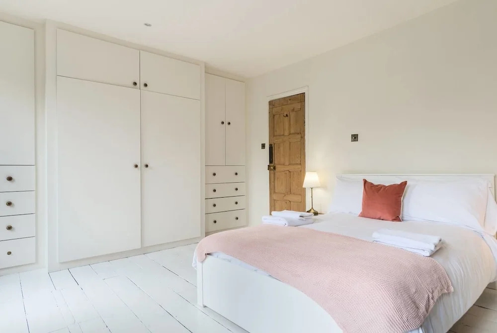 Charming 3BR Home in West London, 6 Guests