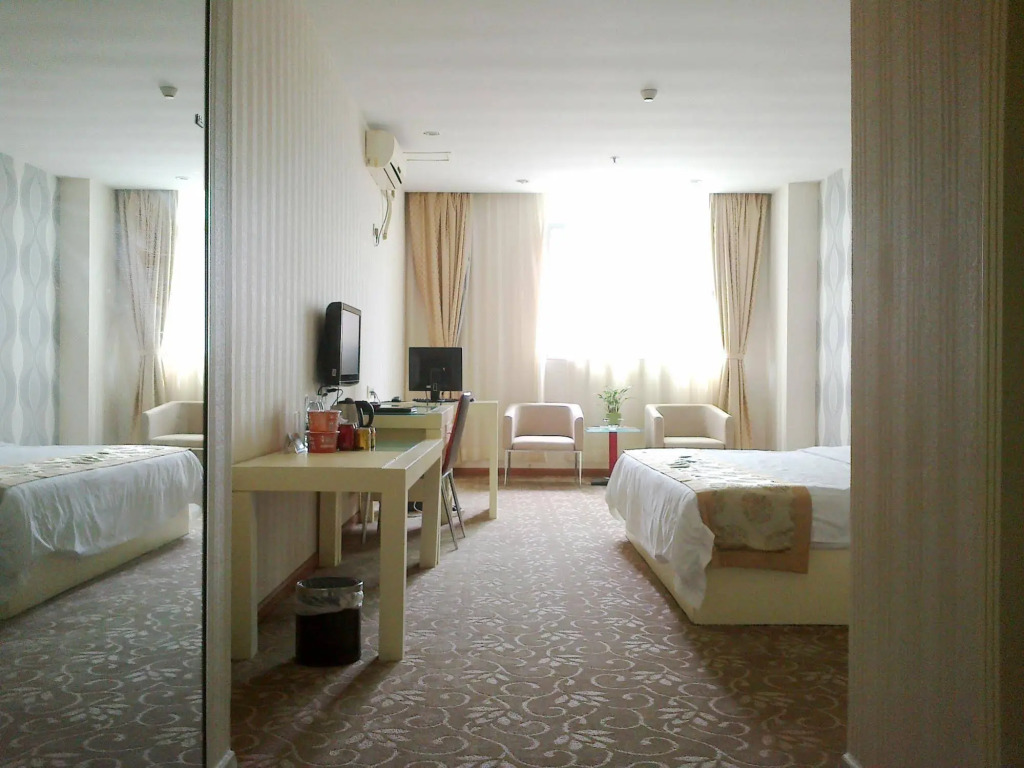 Urba Jinxiang Hotel (Baoti Subway Women and Children Store)
