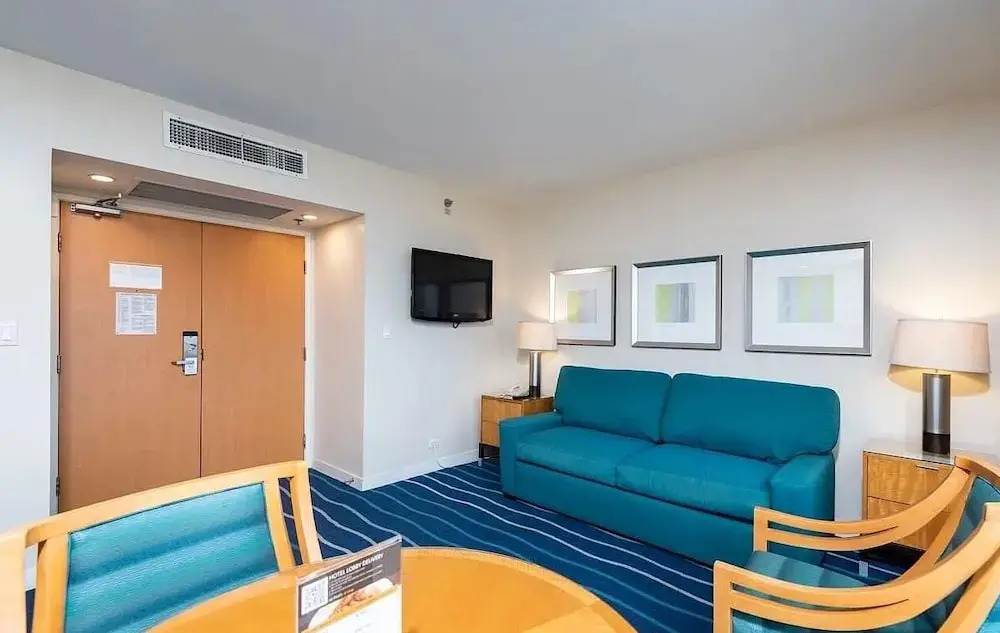 Stunning Ala Moana 1BR W Balcony & Mountain/city Views