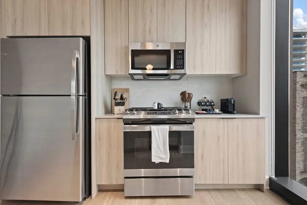 West Loop High-end 2BR Walkable City Views