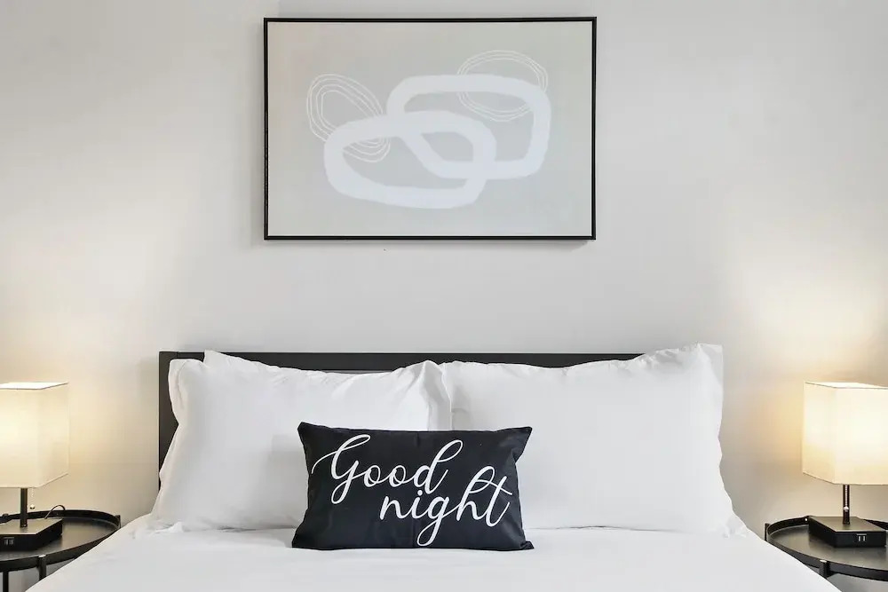 Sleek 2BR - Hyde Park 405