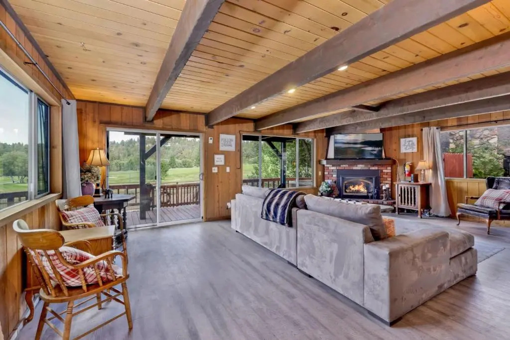 Bear Cabin - 1976 by Big Bear Vacations