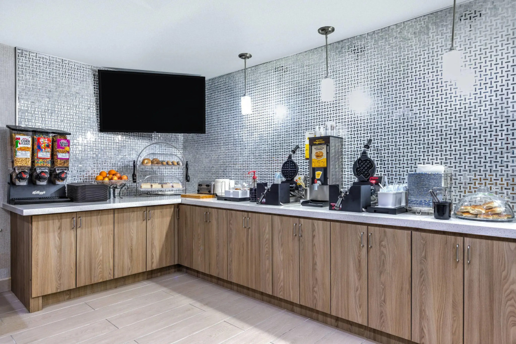 La Quinta Inn and Suites by Wyndham Paris