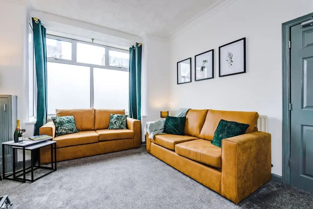 Perfect for Business Large Groups Sleeps 8
