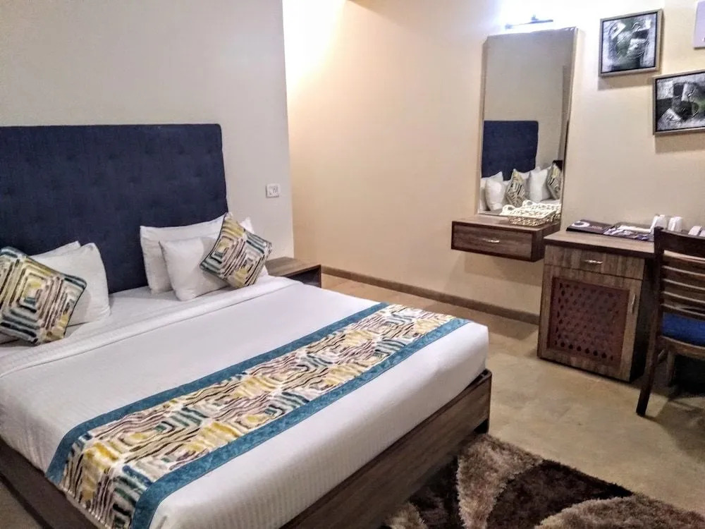 Hotel Karon Premium