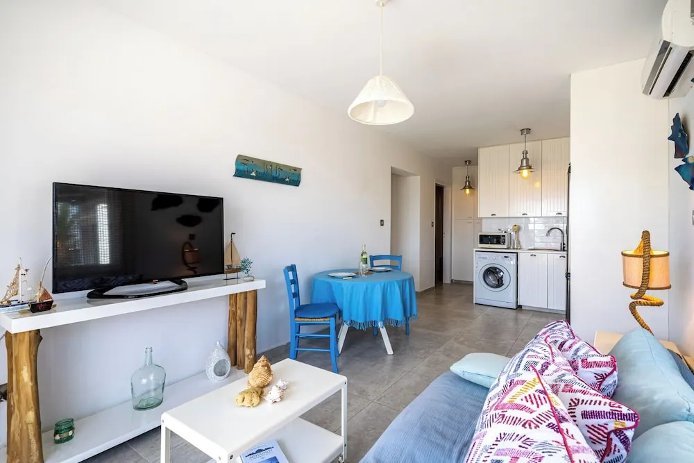 Seawaves 1- BR Apt. by Meneou Beach