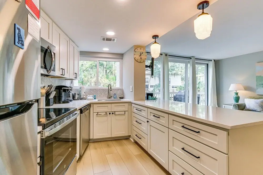Walk to Beach: Coligny Gem w/ Community Perks