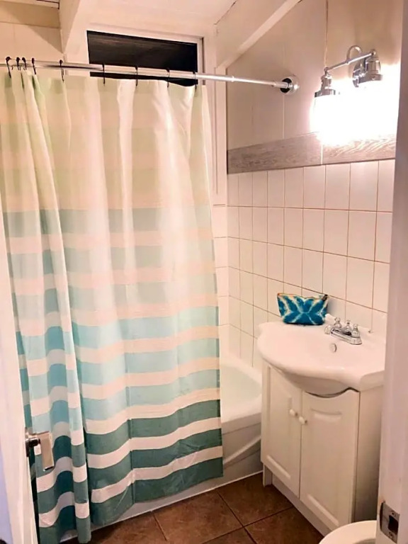 7 Bed Blue Mountain Cottage with Hot Tub