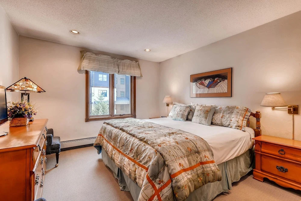 Westwind 406 2BD 2BA Gold Condo