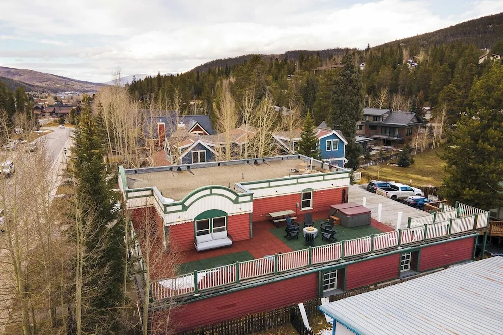 Holly by Avantstay In the Heart of Breckenridge w/ Hot Tub, Game Room & Roof Top Patio Sleeps 24
