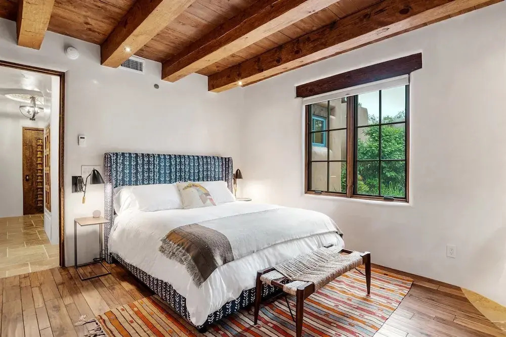 Alameda Escondido - Historic East Side Luxury, Walk Everywhere