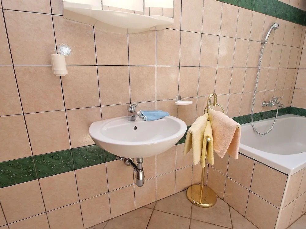 Apartment 1160