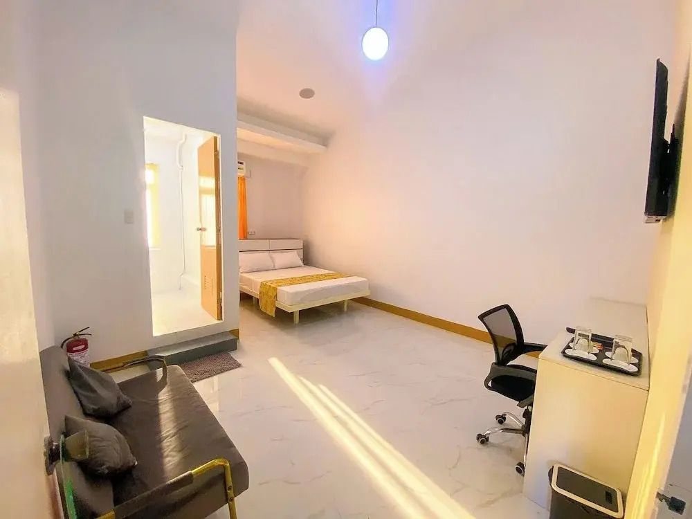 Legends Hotel & Restaurant - Lemery and Taal