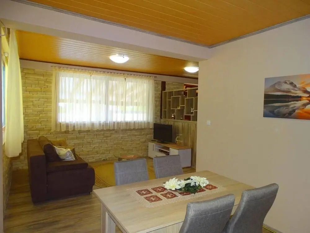 Villa Rossa mit Pool für 8 Personen