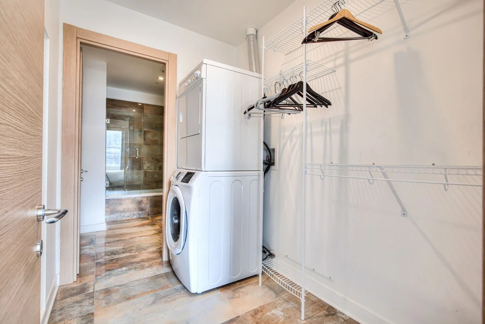 The taliane Superbe Condo 2BDR Montreal