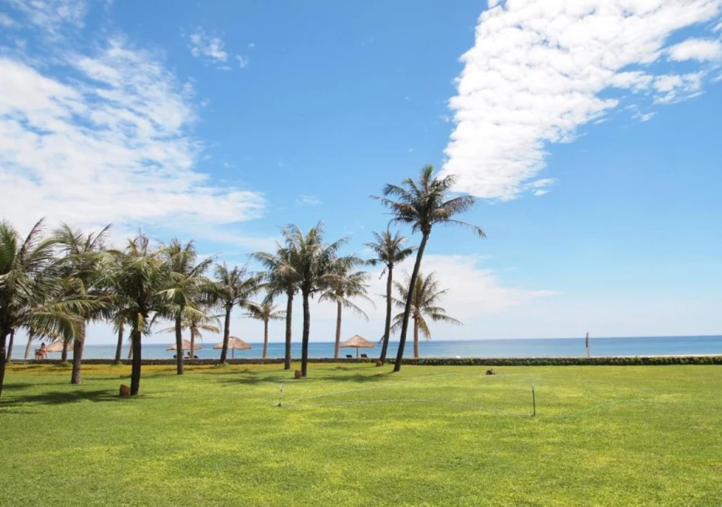 Lapochine Beach Resort