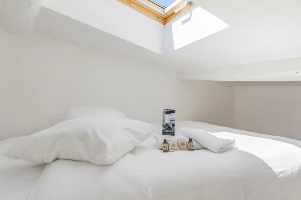 Bright flat classified with 2 in the centre of Cassis - Welkeys