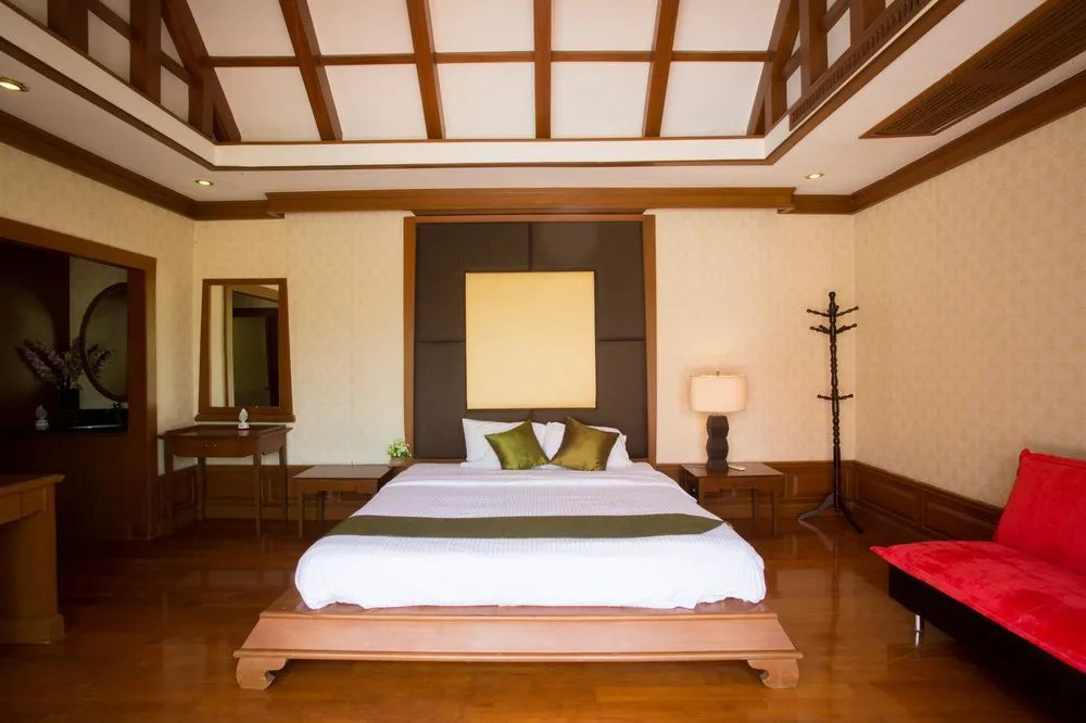 Sirinthara Villa 4 bed pool Nai Harn