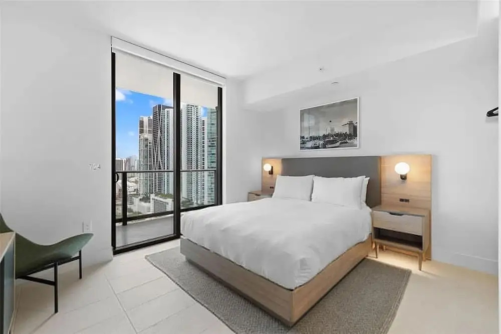 Luxury 2br-2bth Balcony Pool